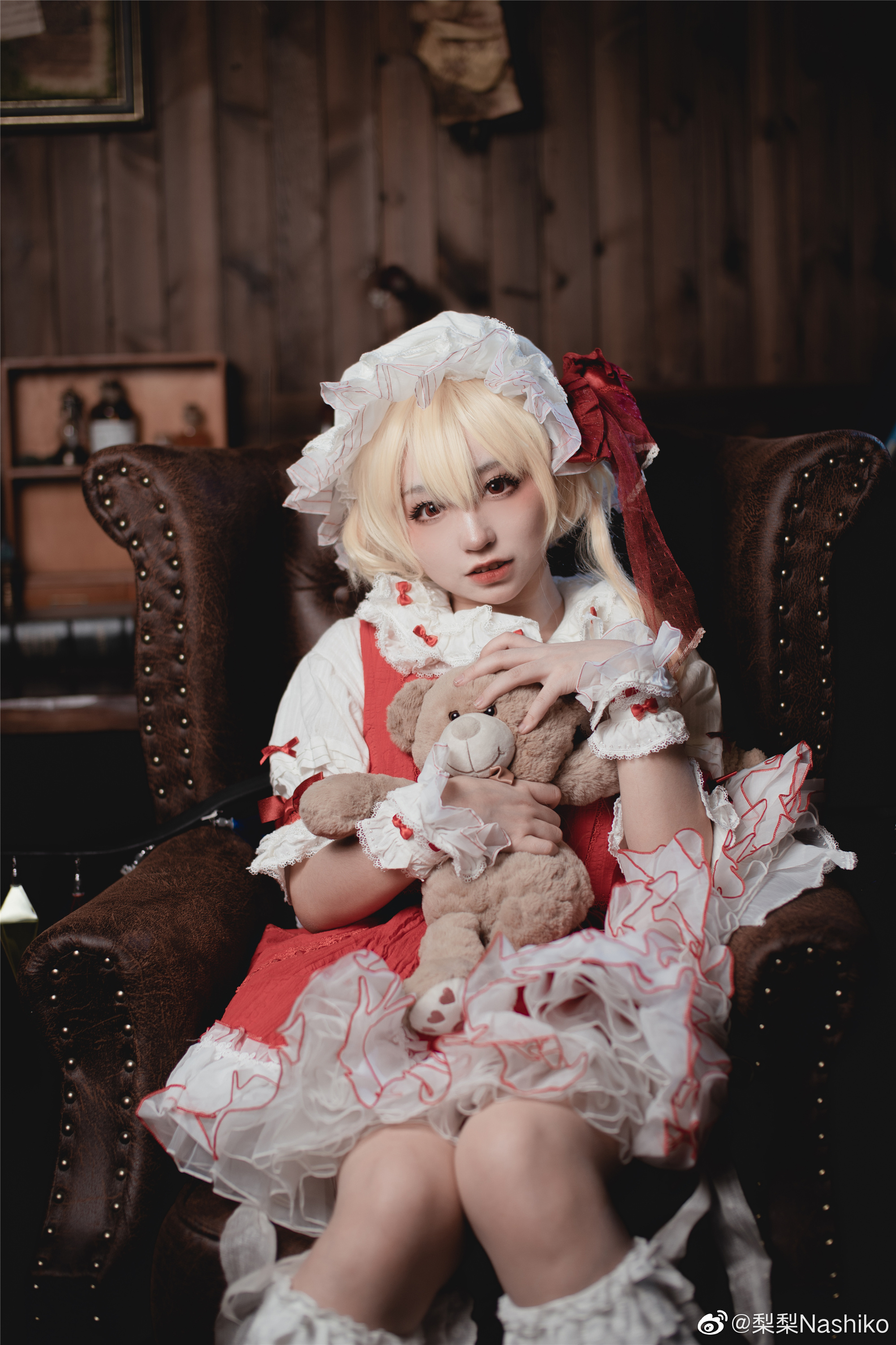 【COS】东方Project 「嘘……有不受欢迎的客人来了?」  蕾米利亚：@小侦探莉莉西 芙兰朵露：@梨梨Nashiko COSPLAY-第1张