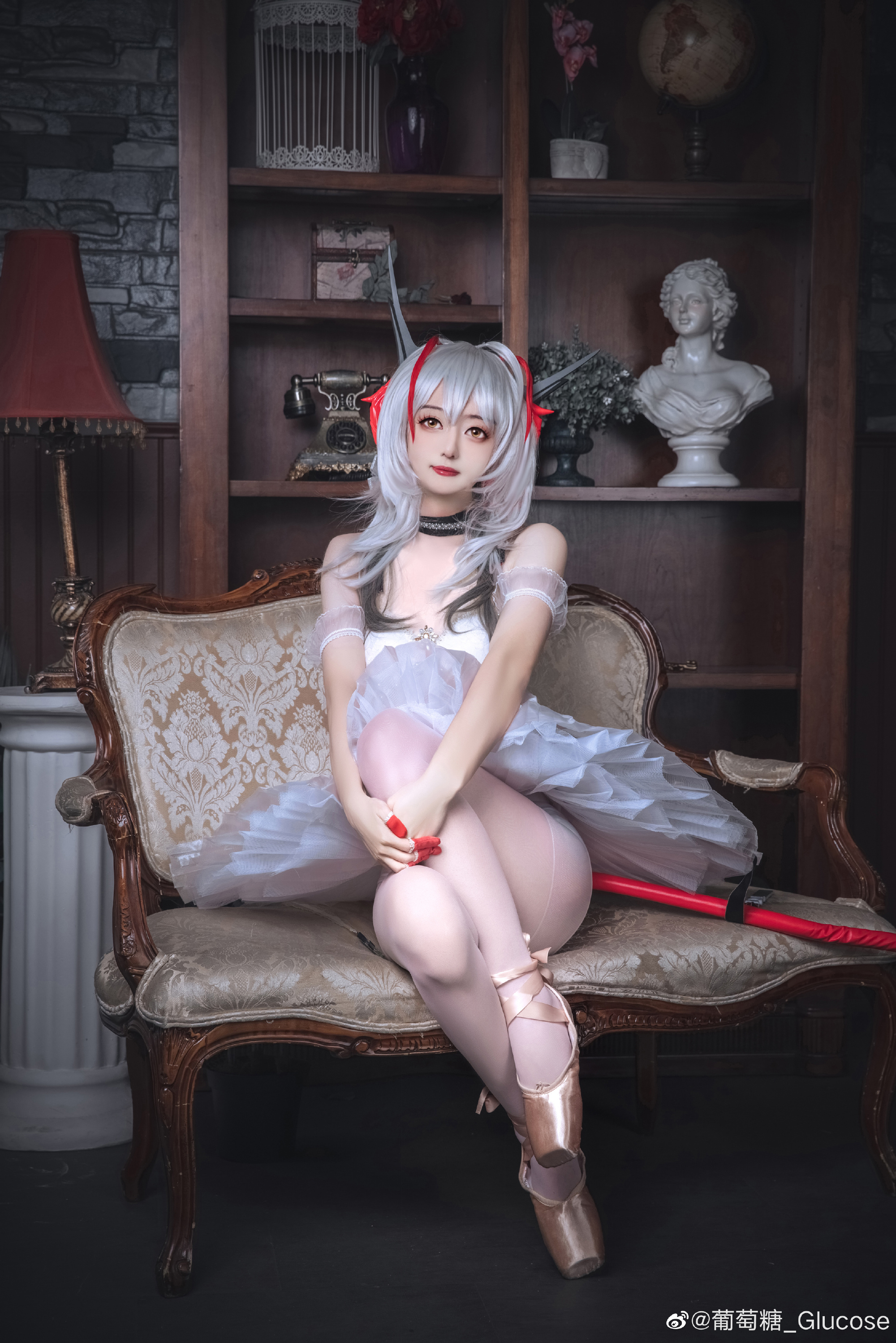 博士，你要我穿上这套衣服跳芭蕾？……你脑子没坏吧？ 明日方舟cos W@葡萄糖_Glucose COSPLAY-第11张