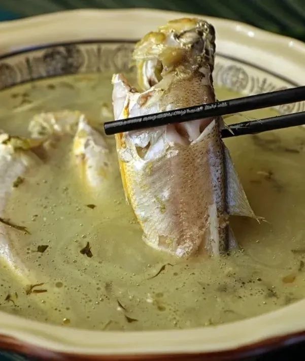 浓稠的汤头，鲜美的黄鱼。 图/图虫·创意