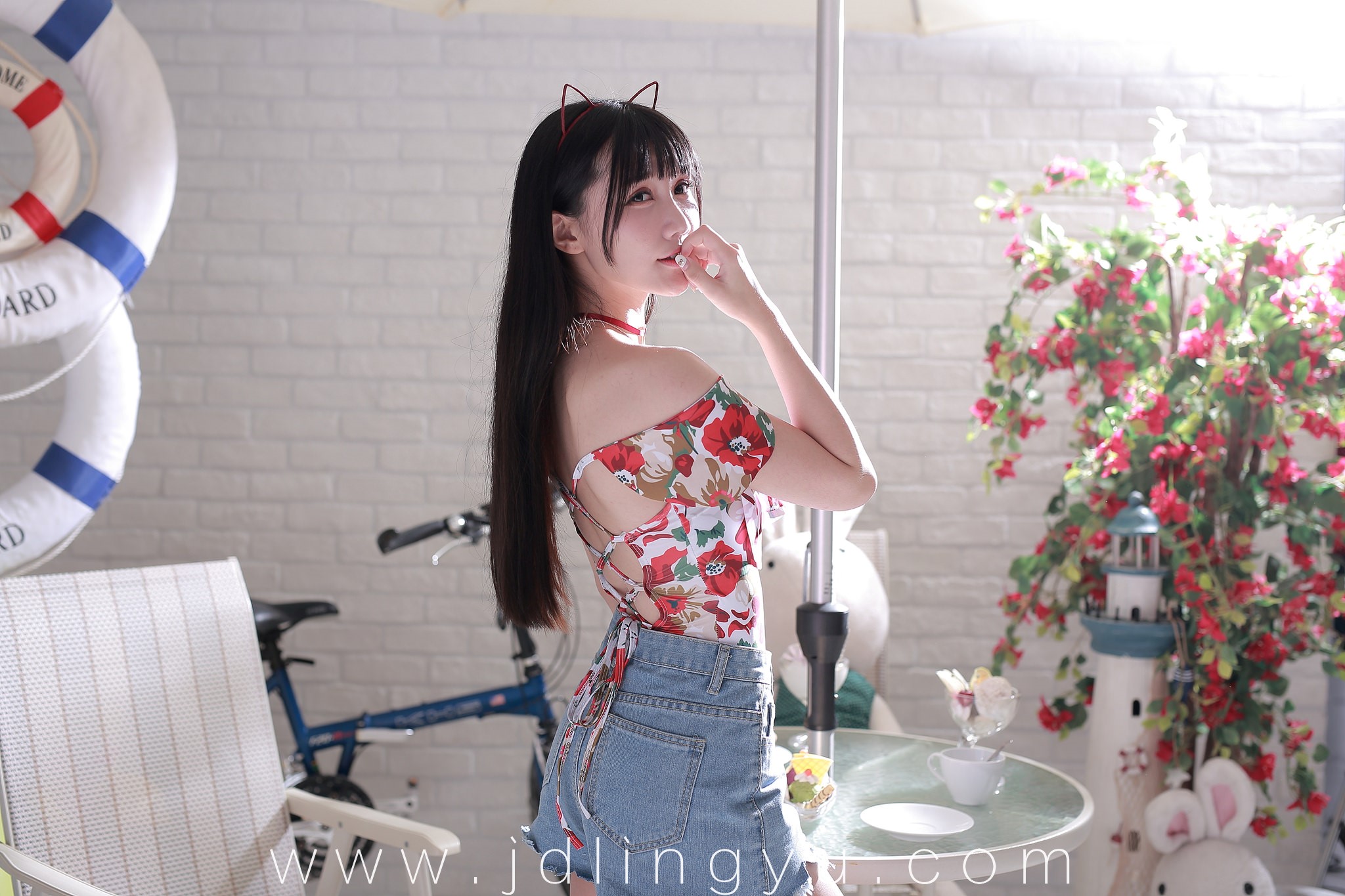 这熊挤的很辛苦