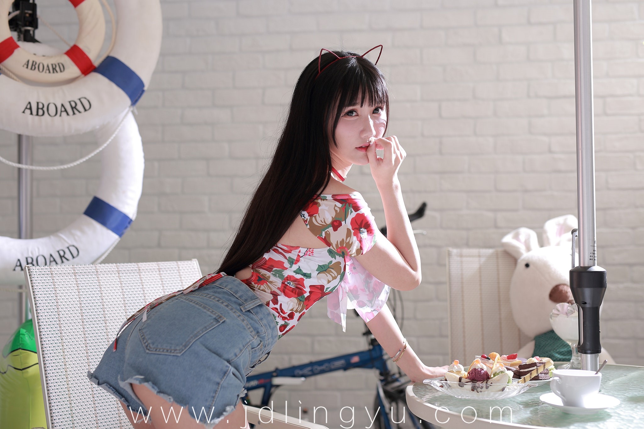 这熊挤的很辛苦