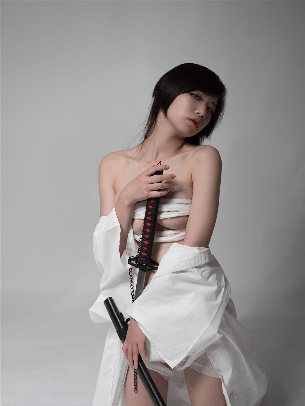 网络红人@爱老师 束缚主题写真[31P-452MB]