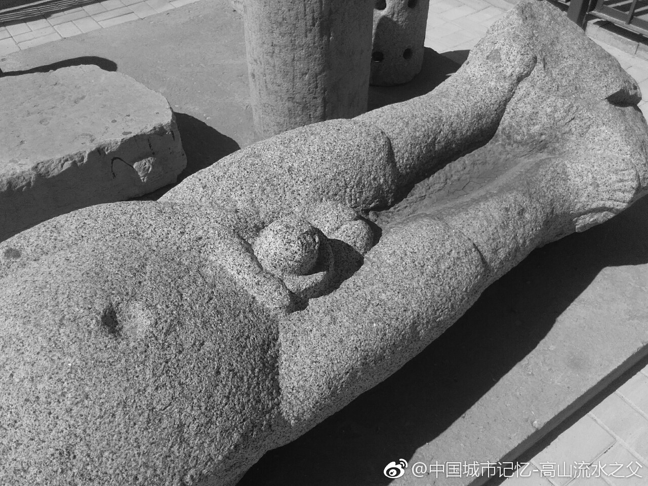 中国“打飞机”历史题材石刻被发现