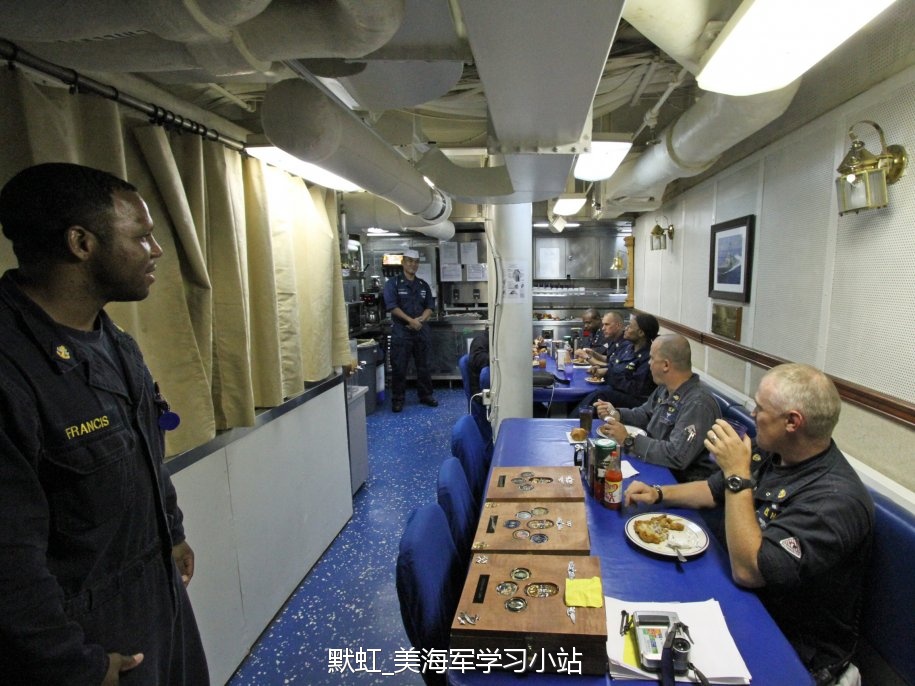在美军航母上吃饭：四个餐厅五顿饭，木有空勤灶