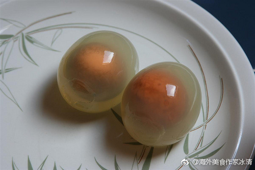 你吃过企鹅蛋么？在阿根廷附近的福克兰岛附近可以吃到这样的巴布亚企鹅蛋，据说有点腥 ​​​​