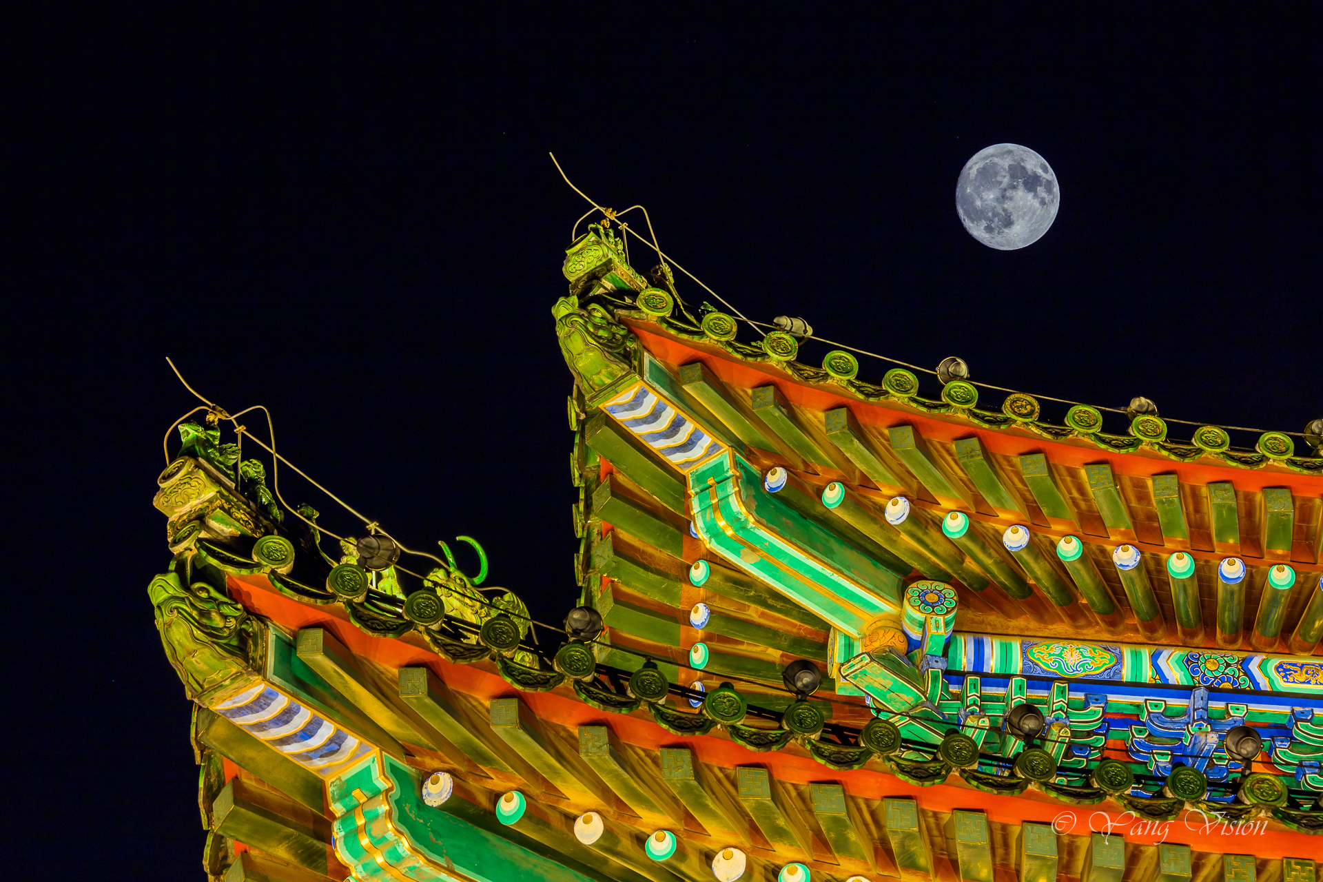 昨晚中秋月圆夜，网友拍摄于北京景山公园的一组照片