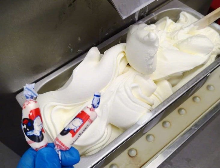Wanderlust creamery与大白兔合作推出了大白兔冰淇淋！！我哭了真的好想吃！！