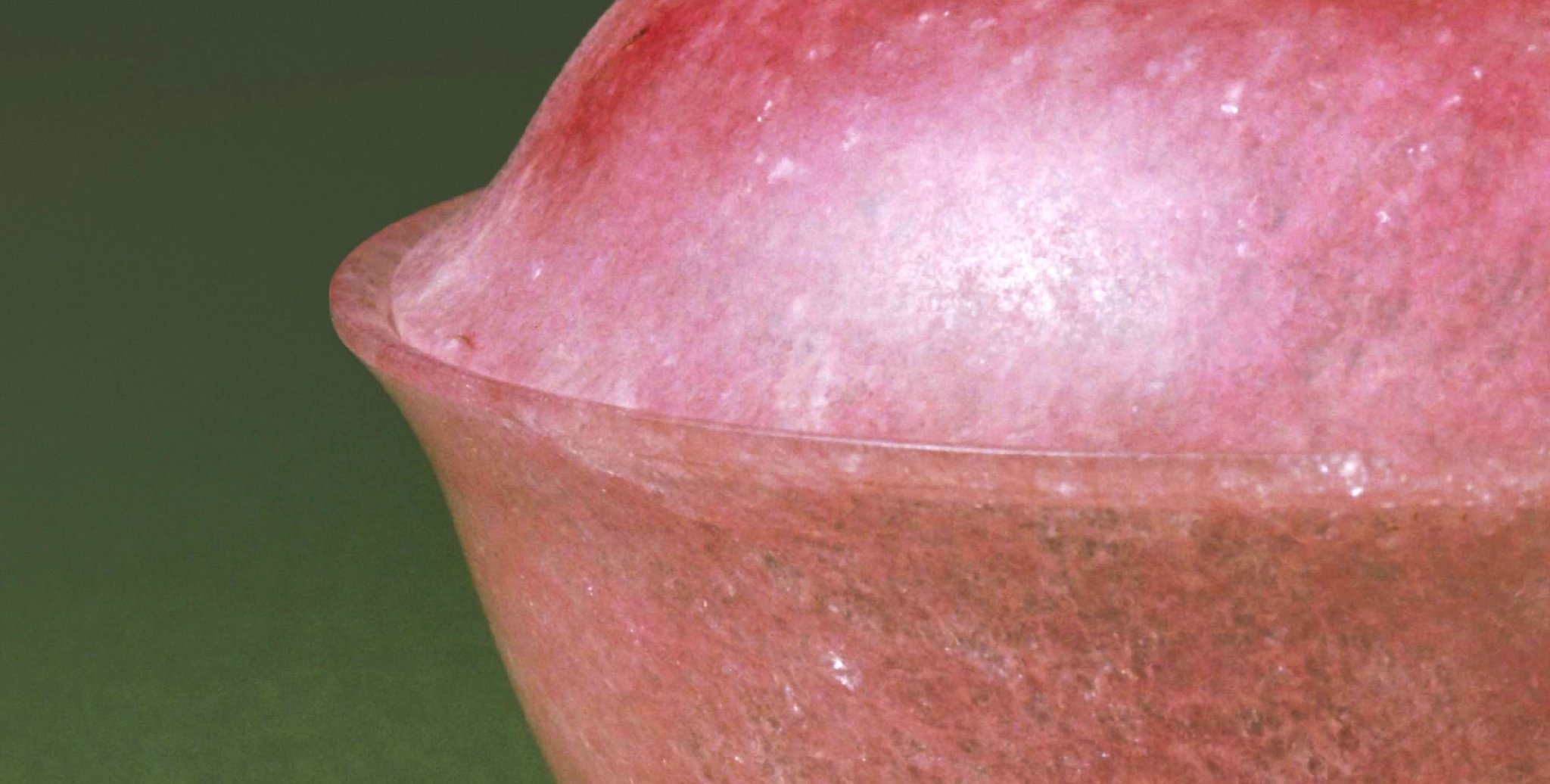 故宫博物院藏清代芙蓉石盖碗，很甜，应该是水蜜桃味的