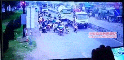 这是发生在越南的交通事故