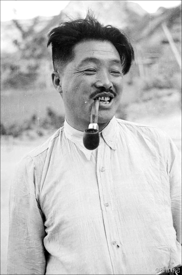 涨姿势老照片 · 1944年，延安，毛主席和他的亲密战友们。 ​​​​