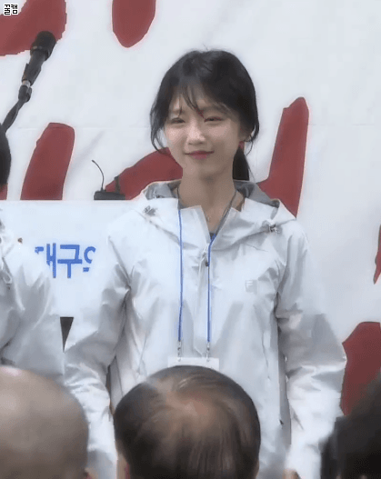 最近相当活跃的韩国在野党正党总统候选人刘承旼的女儿 ​​​​