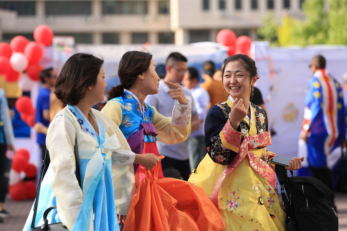 北京对外经济贸易大学国际文化节的朝鲜留学生们