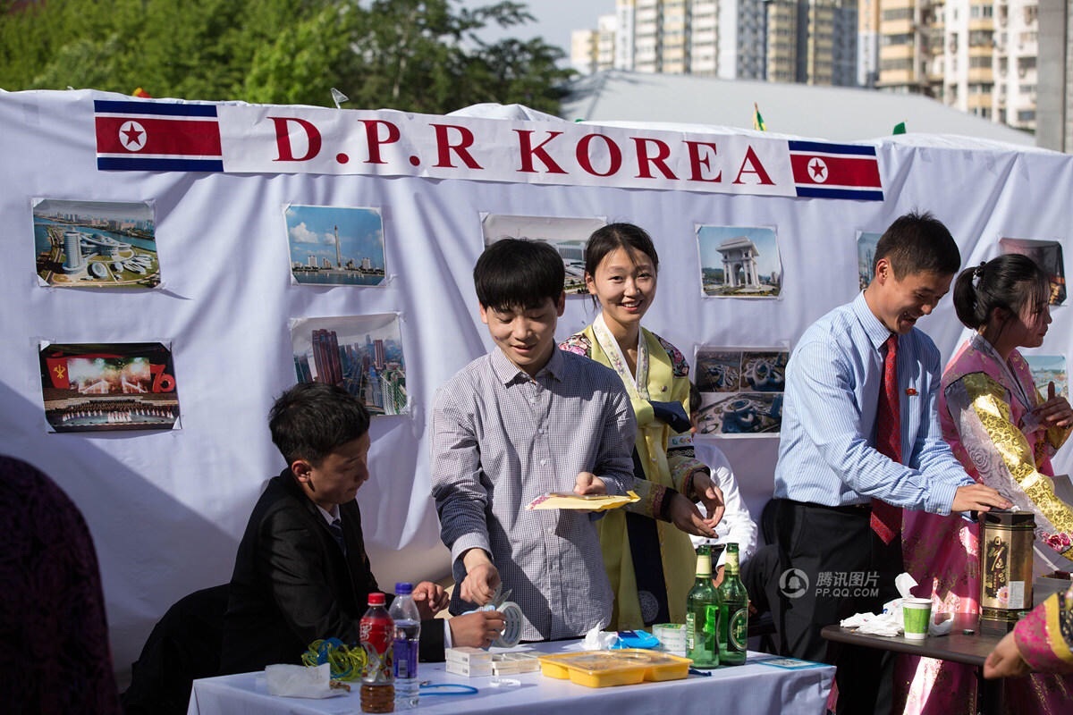 北京对外经济贸易大学国际文化节的朝鲜留学生们