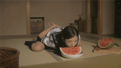 吉高由里子在《紺野さんと遊ぼう》里经典吃西瓜画面