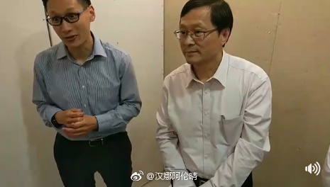 香港中文大学学生会成员围攻学生事务处老师长达一小时