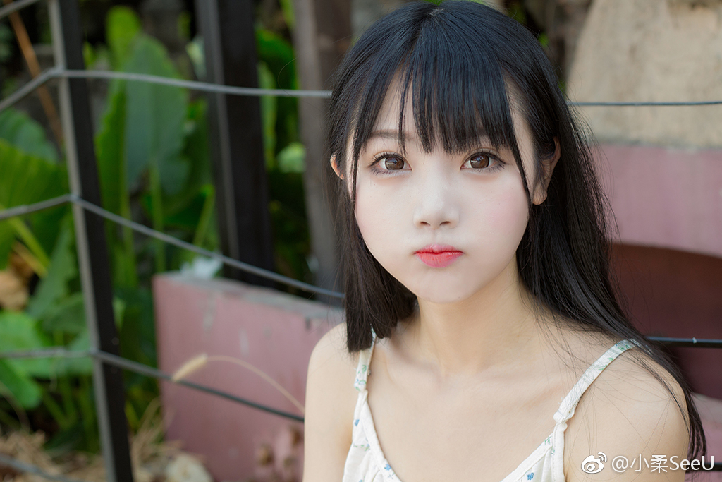 阳光明媚的清晨散步