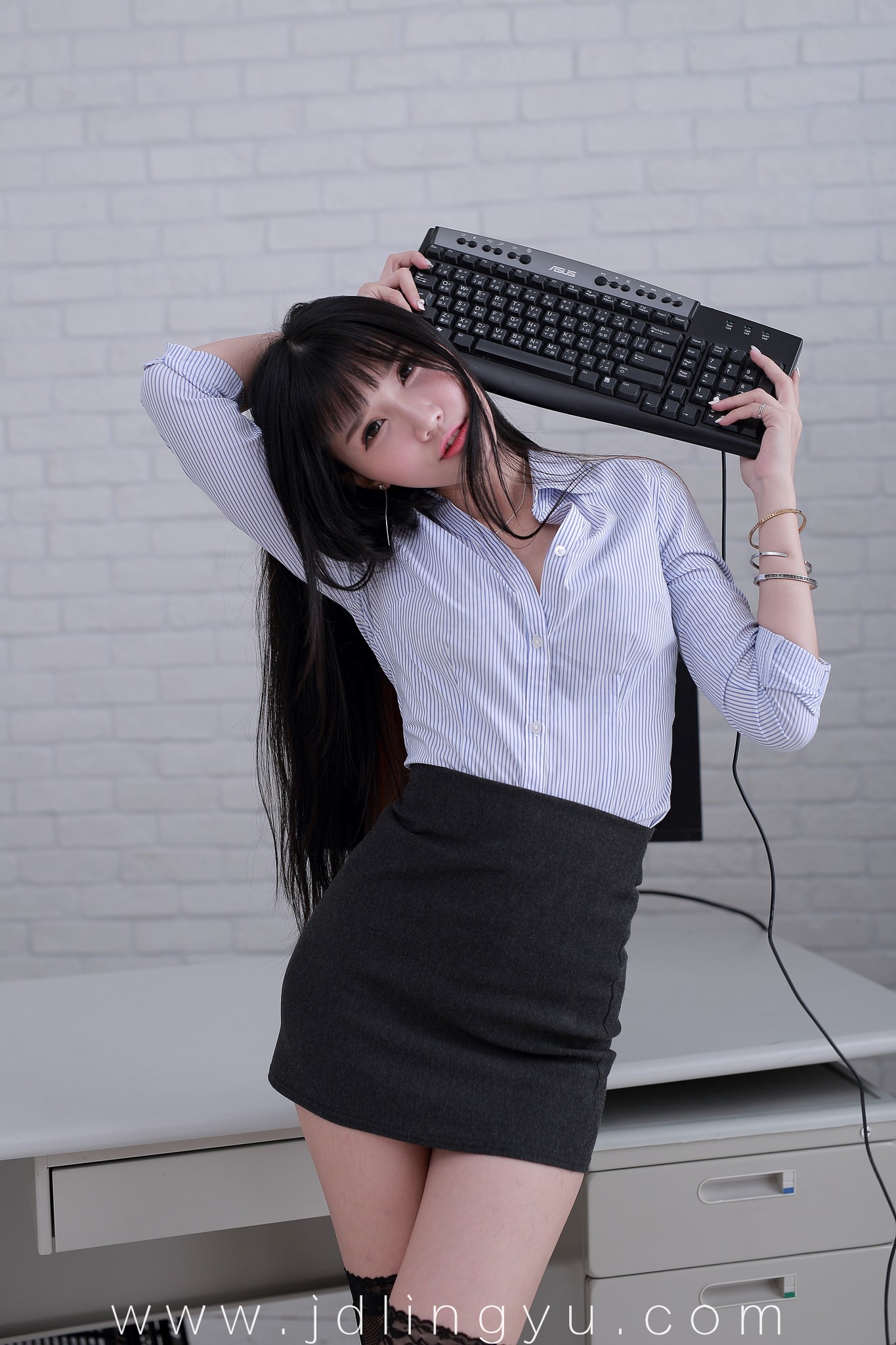 咋还上了桌子