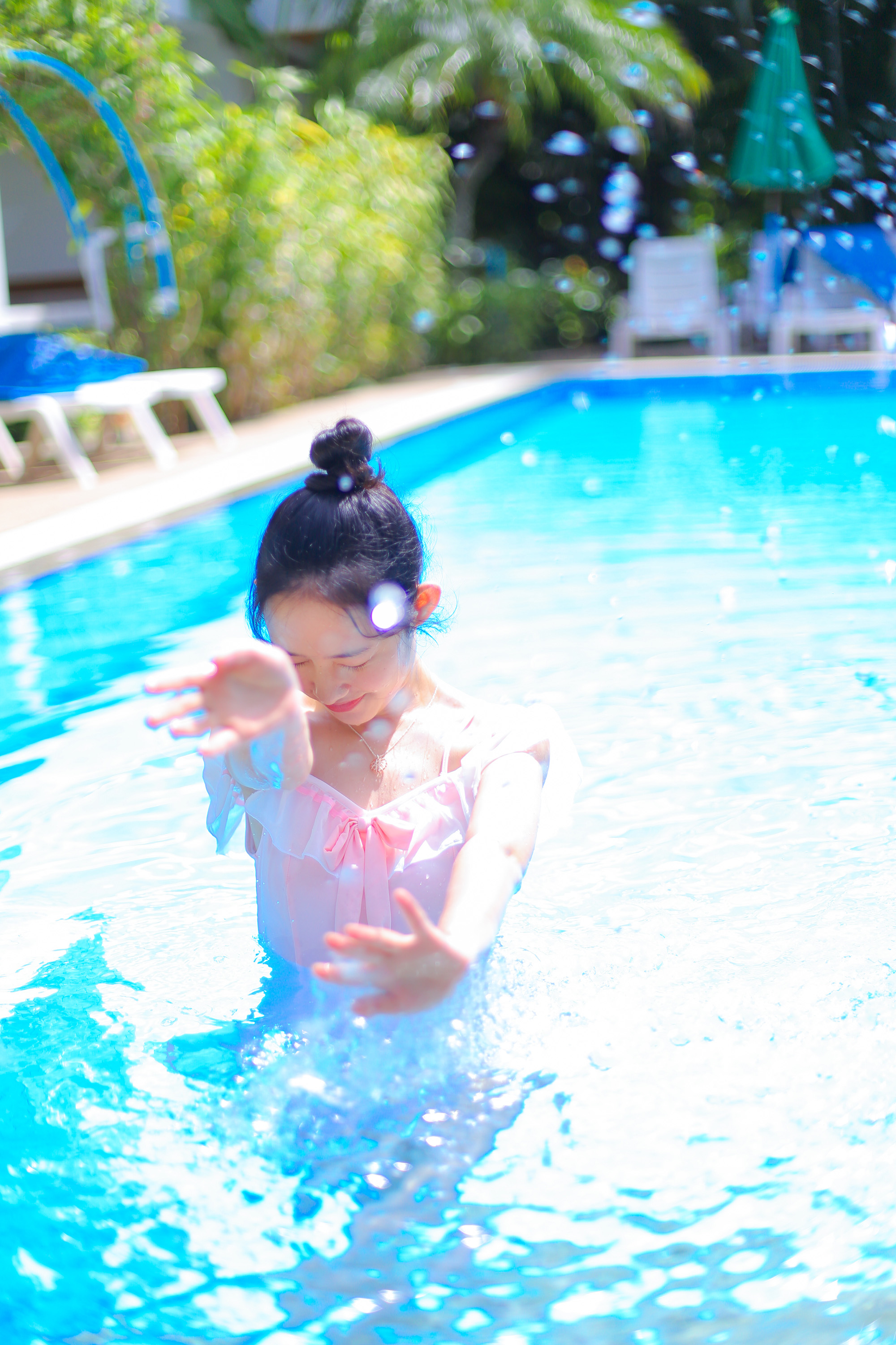 白嫩性感女孩泳衣写真