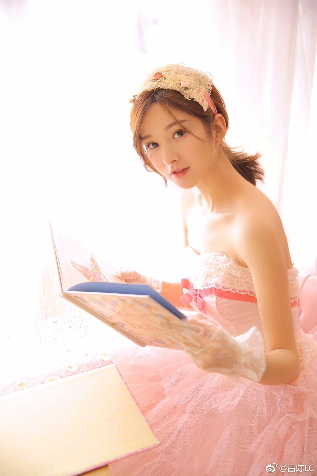 希望你的梦里有爱也有玫瑰 有星空也有花园