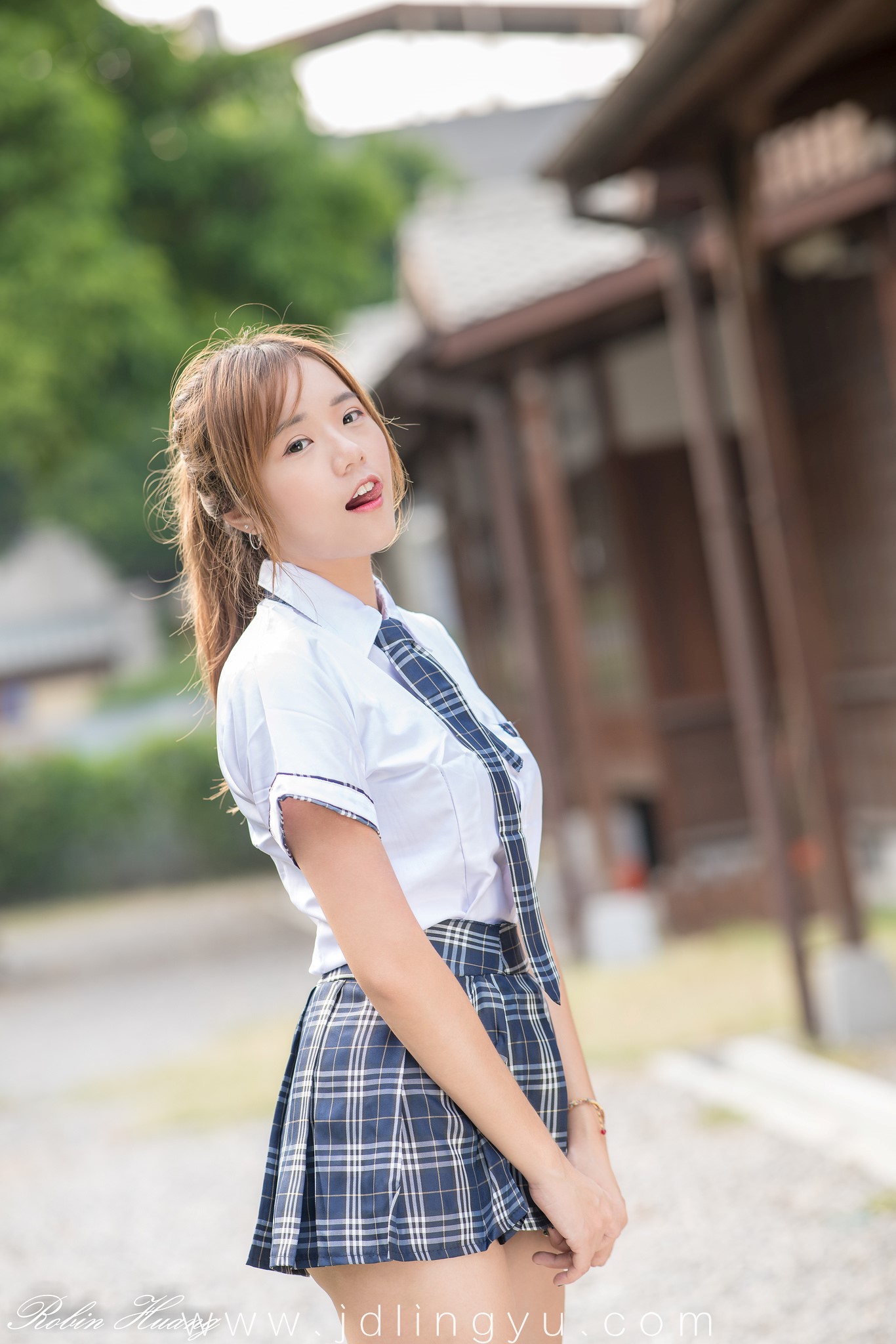 OL制服VS学生制服