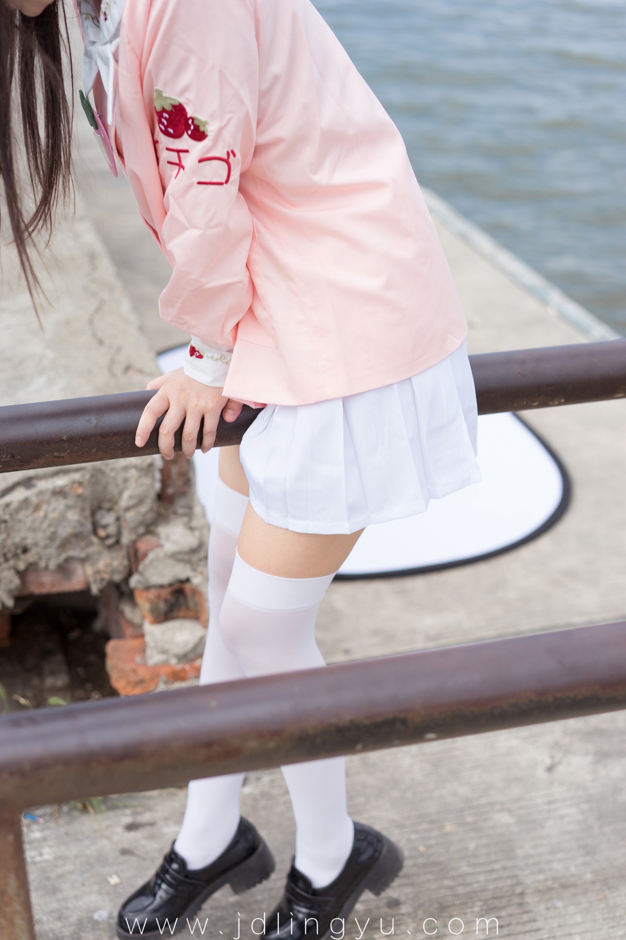 [喵写真] R15-010 湖边白丝萝莉