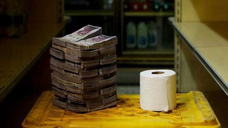委内瑞拉马杜罗政府决定将货币贬值95％，最低工资提高3500％，增值税提高4％