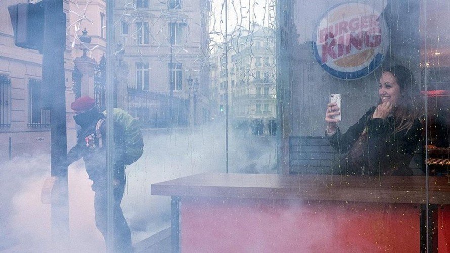 法国抗议活动中的一些照片。巴黎不再浪漫。 ​​​​