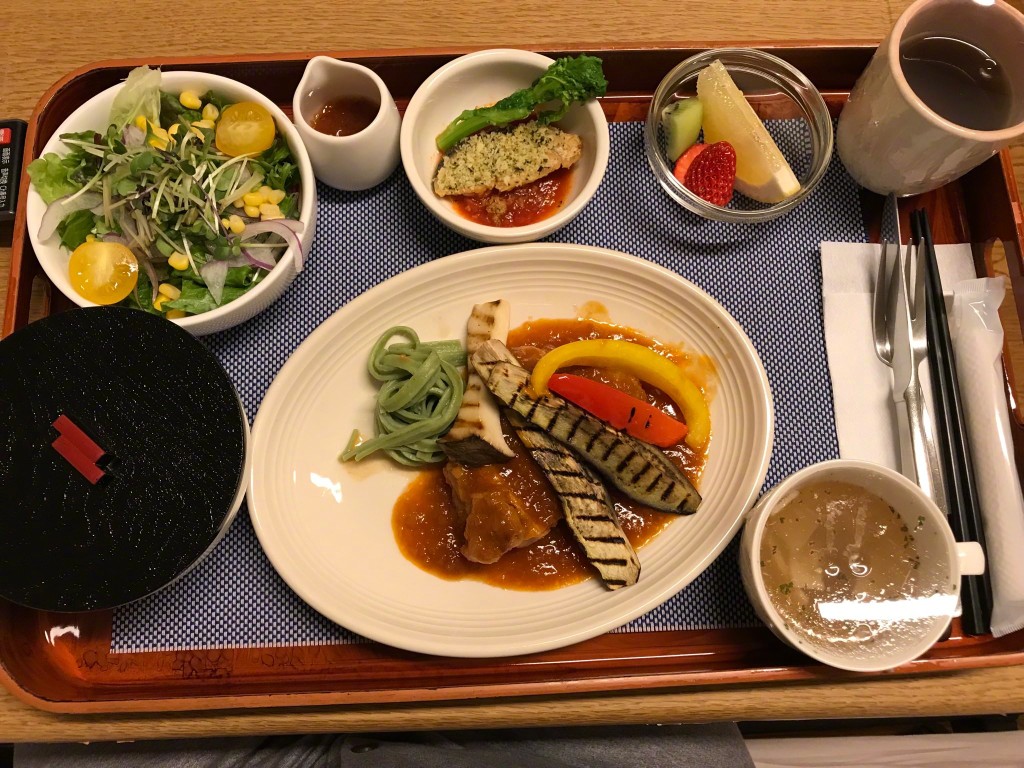 一网友分享自己在日本住院期间吃的病号餐，精致优雅又营养均衡，让人看了想住院