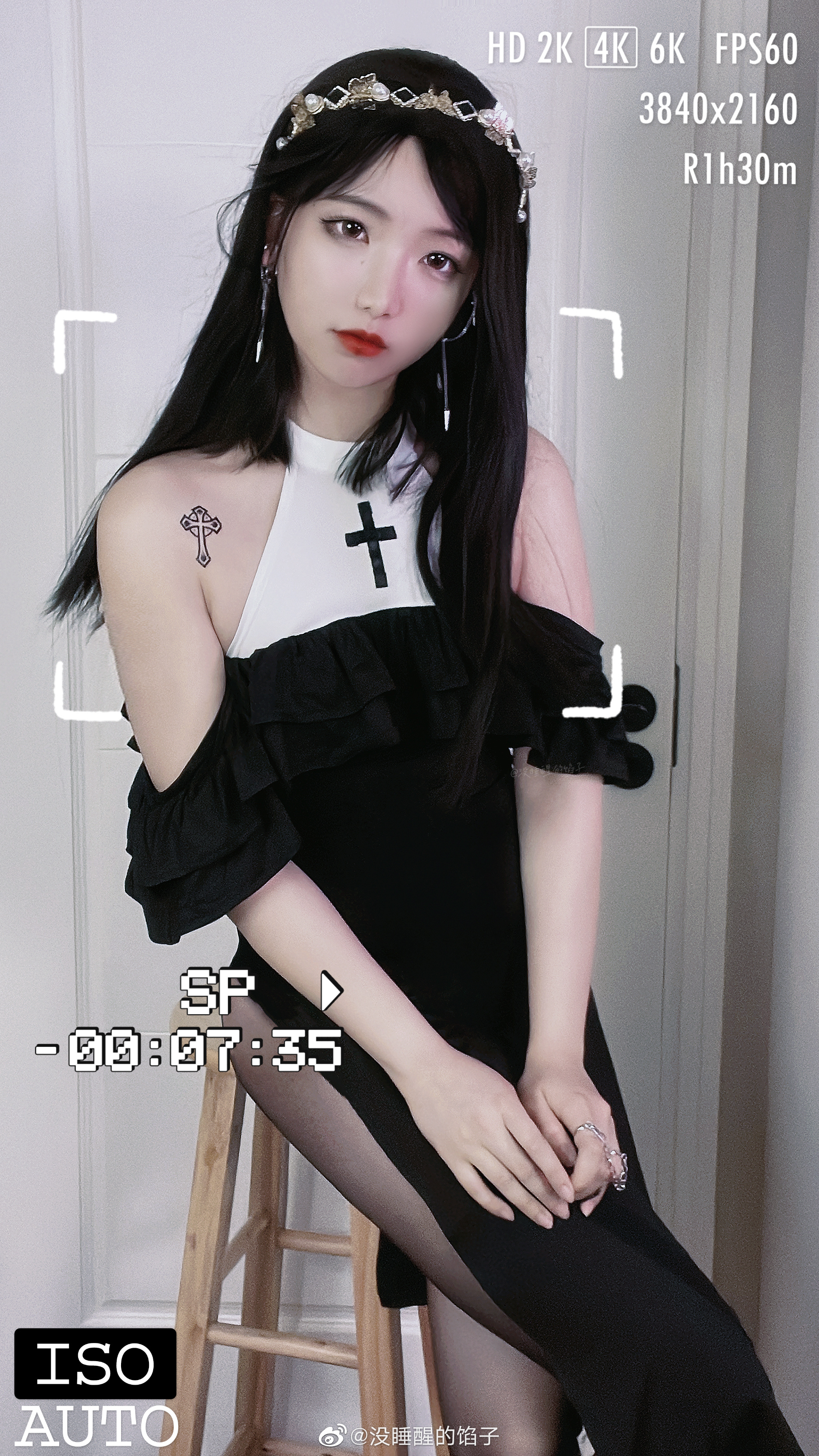 绽放的黑夜玫瑰 今晚盛开在梦中@没睡醒的馅子