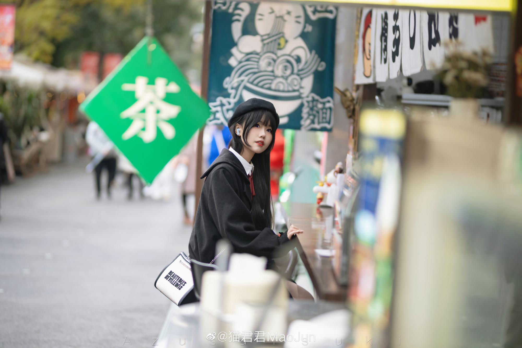 见到日出我便不能自己,而你就是日出,于是,所以,我爱你。@猫君君MaoJun