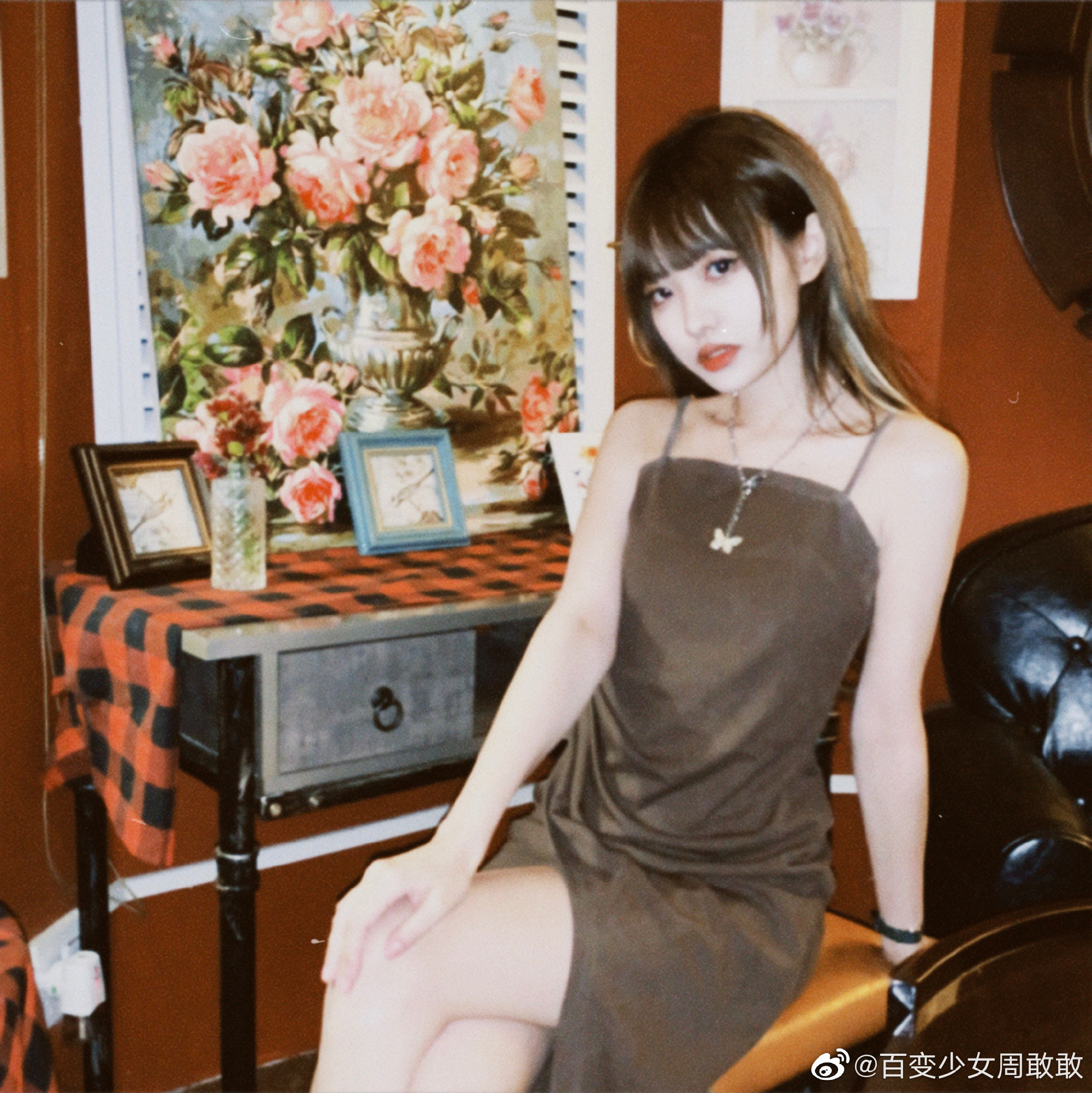 我是楼宇间绽放的玫瑰@百变少女周敢敢