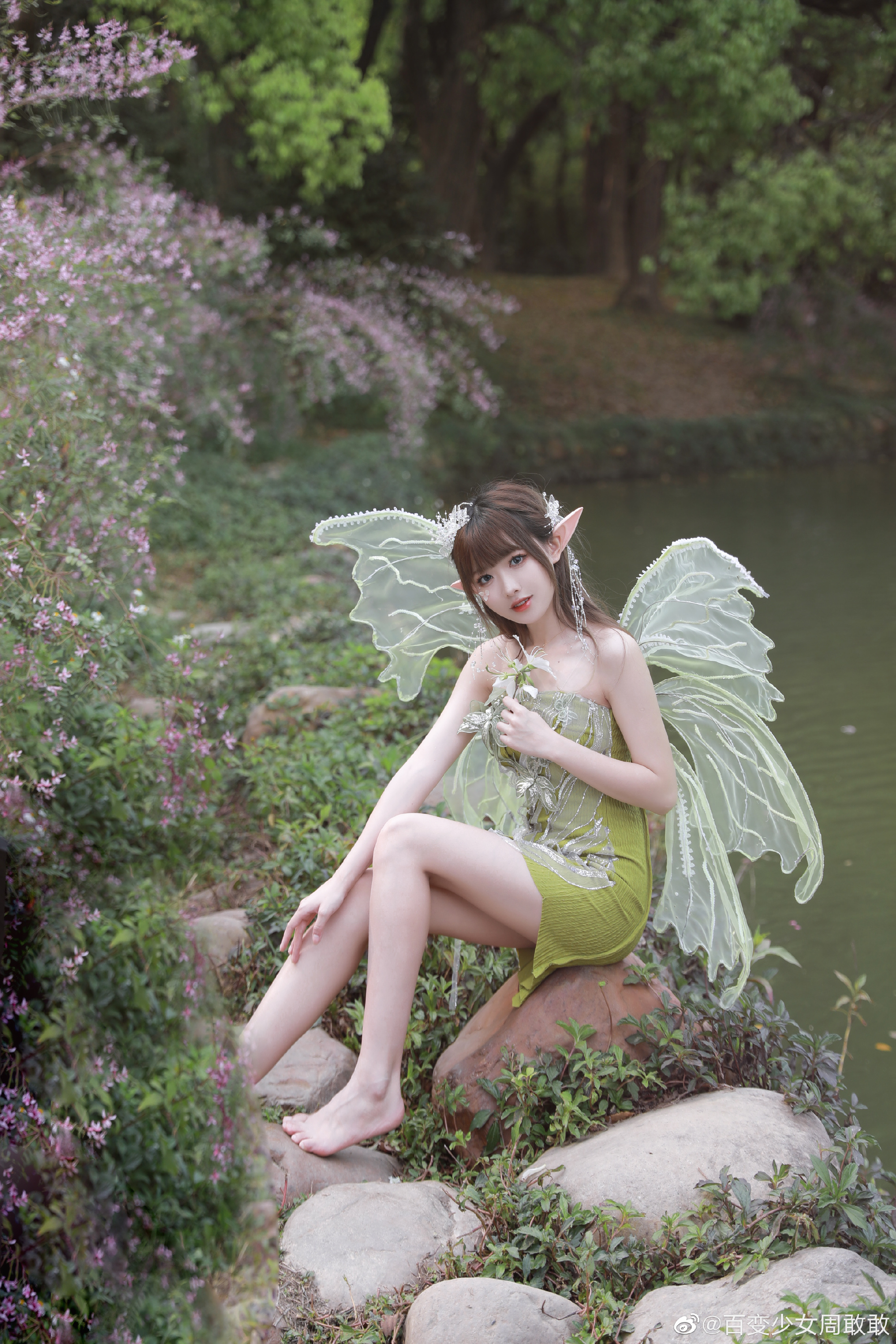 少女写真 森林的尽头是散落的光 @百变少女周敢敢