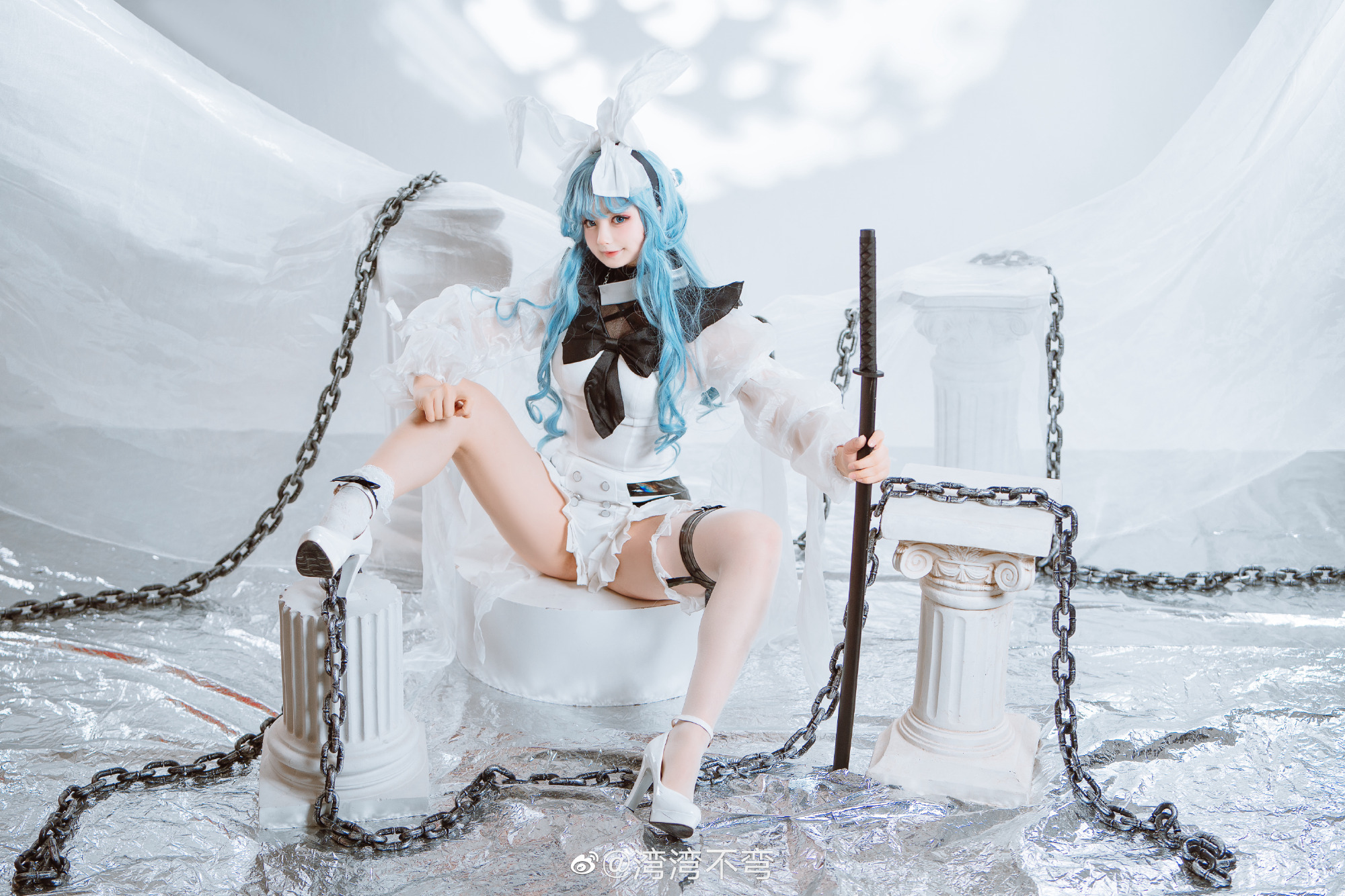 ?白兔拟人，但是战斗系！?  兔年就要拍兔兔！@湾湾不弯