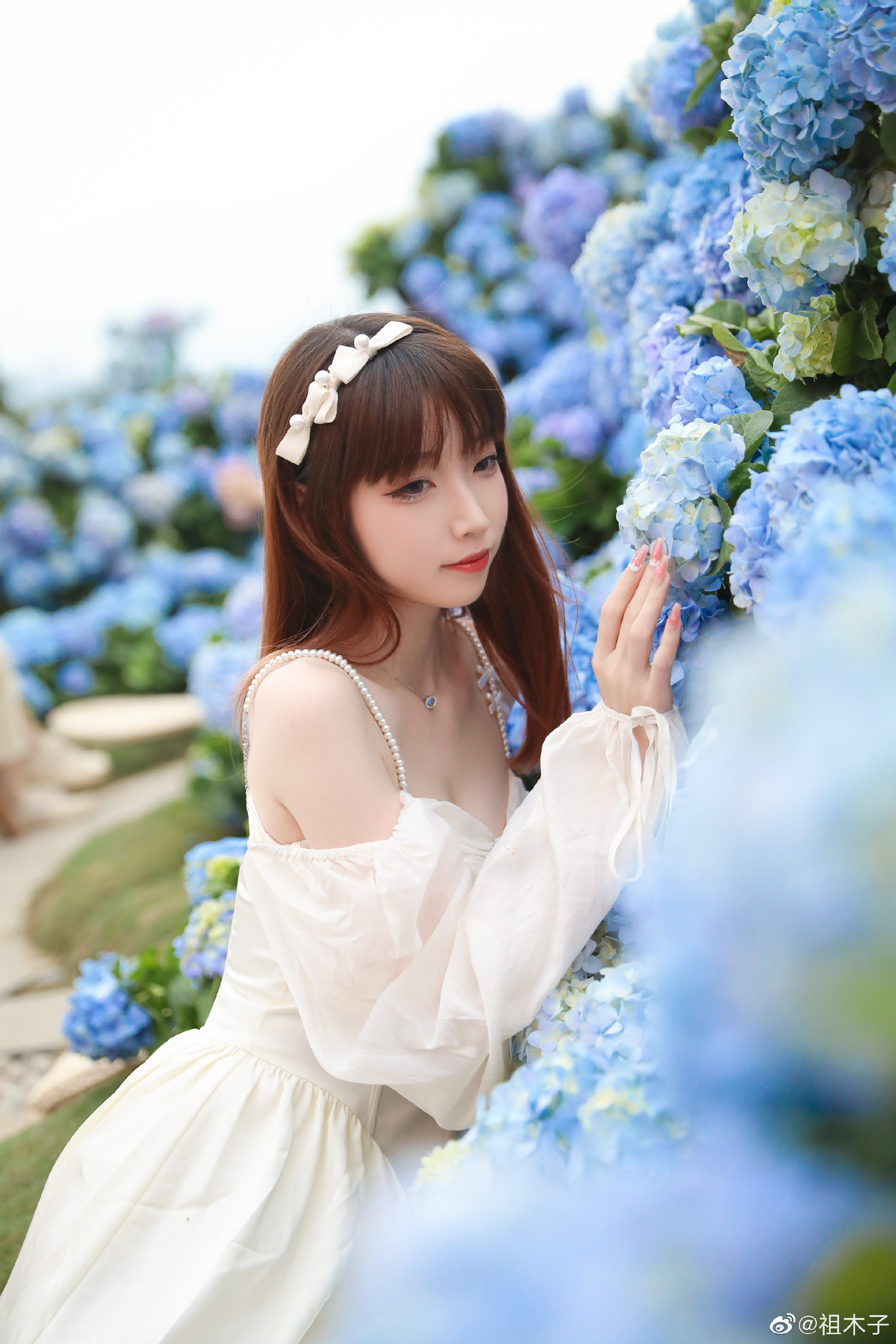 沿着开满鲜花的小路，聆听春天的声音??@祖木子