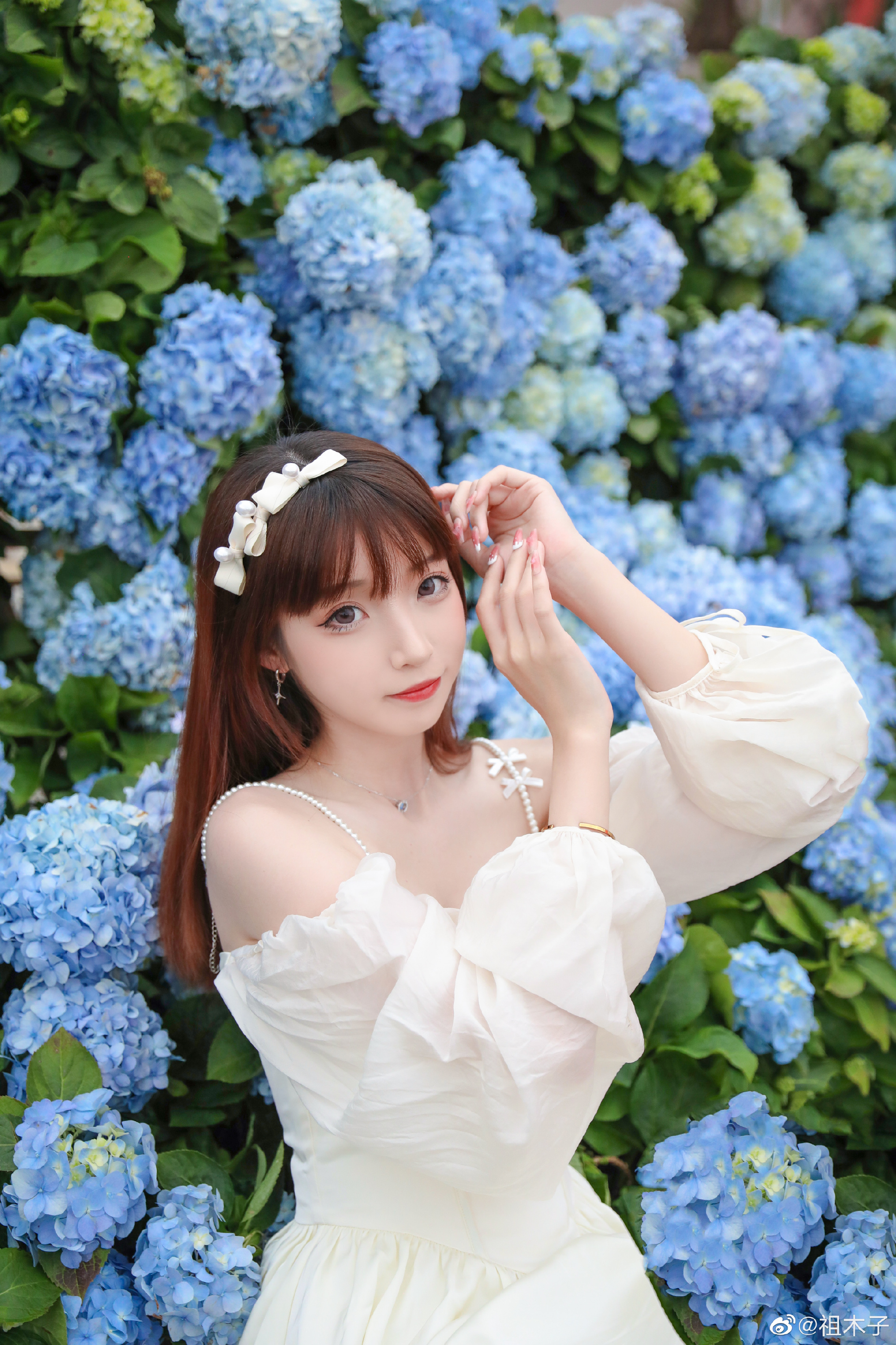 沿着开满鲜花的小路，聆听春天的声音??@祖木子