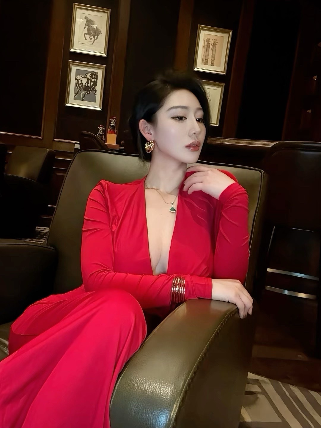 不爱笑的赛琳个人简介，高冷不笑脸养眼图集-N5次元