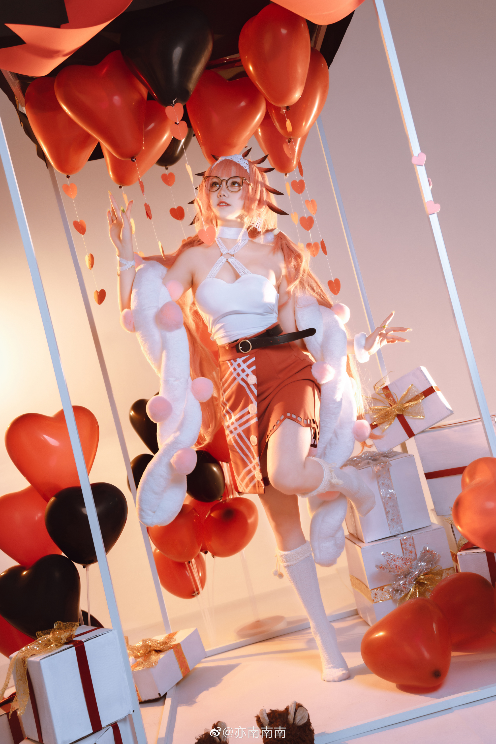 热饮与美景便是今晚的全部，尚未出口的诗篇，还是等到明天再来讲述吧。埃拉托@亦南南南