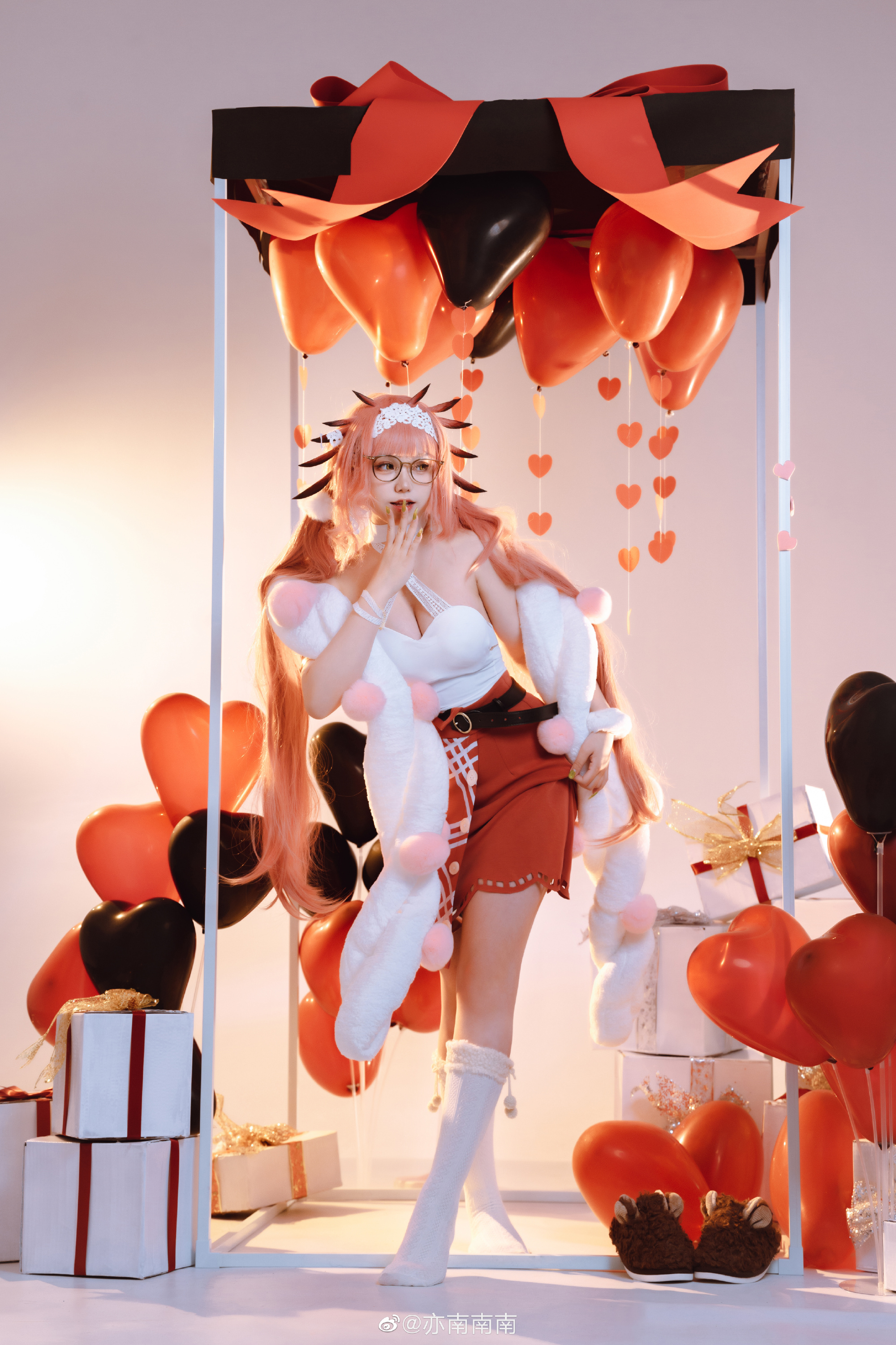 热饮与美景便是今晚的全部,尚未出口的诗篇,还是等到明天再来讲述吧。埃拉托@亦南南南