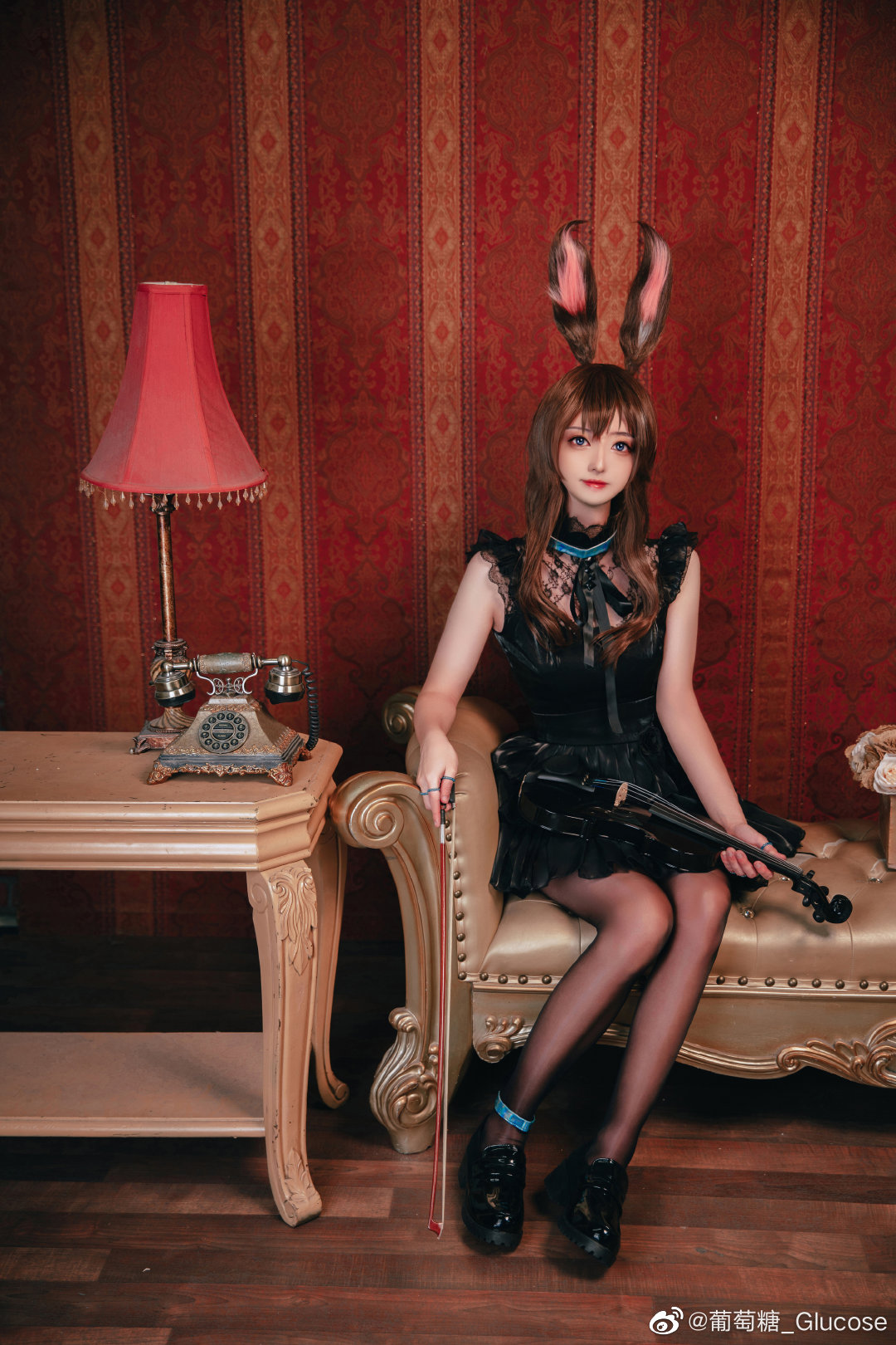 博士……说想和我一起过情人节是什么意思呢？ 明日方舟 阿米娅 音律联觉礼服 cos@葡萄糖_Glucose