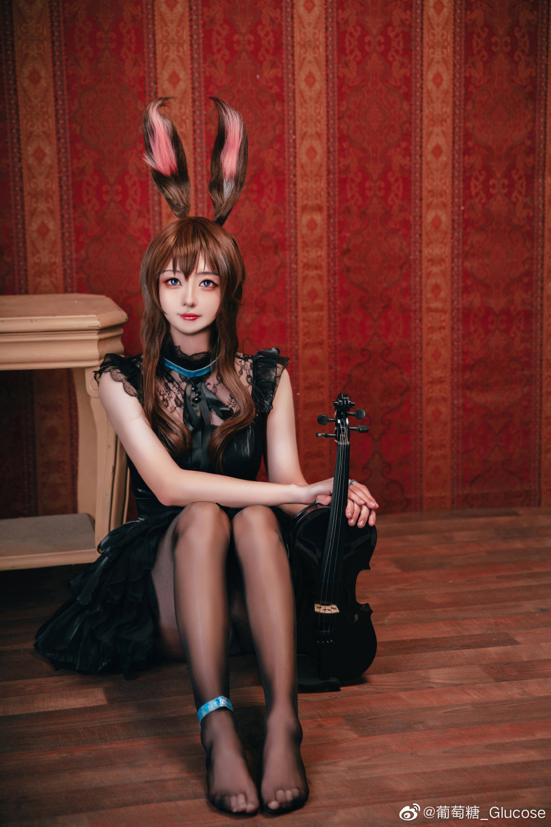 博士……说想和我一起过情人节是什么意思呢？ 明日方舟 阿米娅 音律联觉礼服 cos@葡萄糖_Glucose