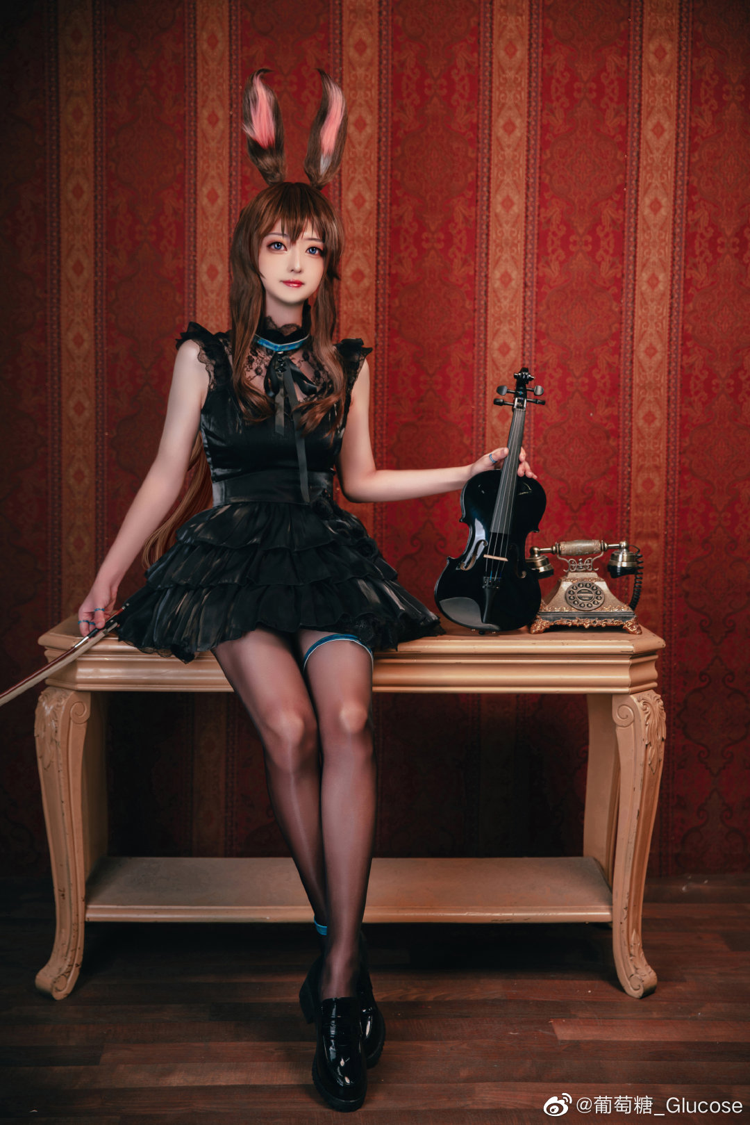 博士……说想和我一起过情人节是什么意思呢？ 明日方舟 阿米娅 音律联觉礼服 cos@葡萄糖_Glucose