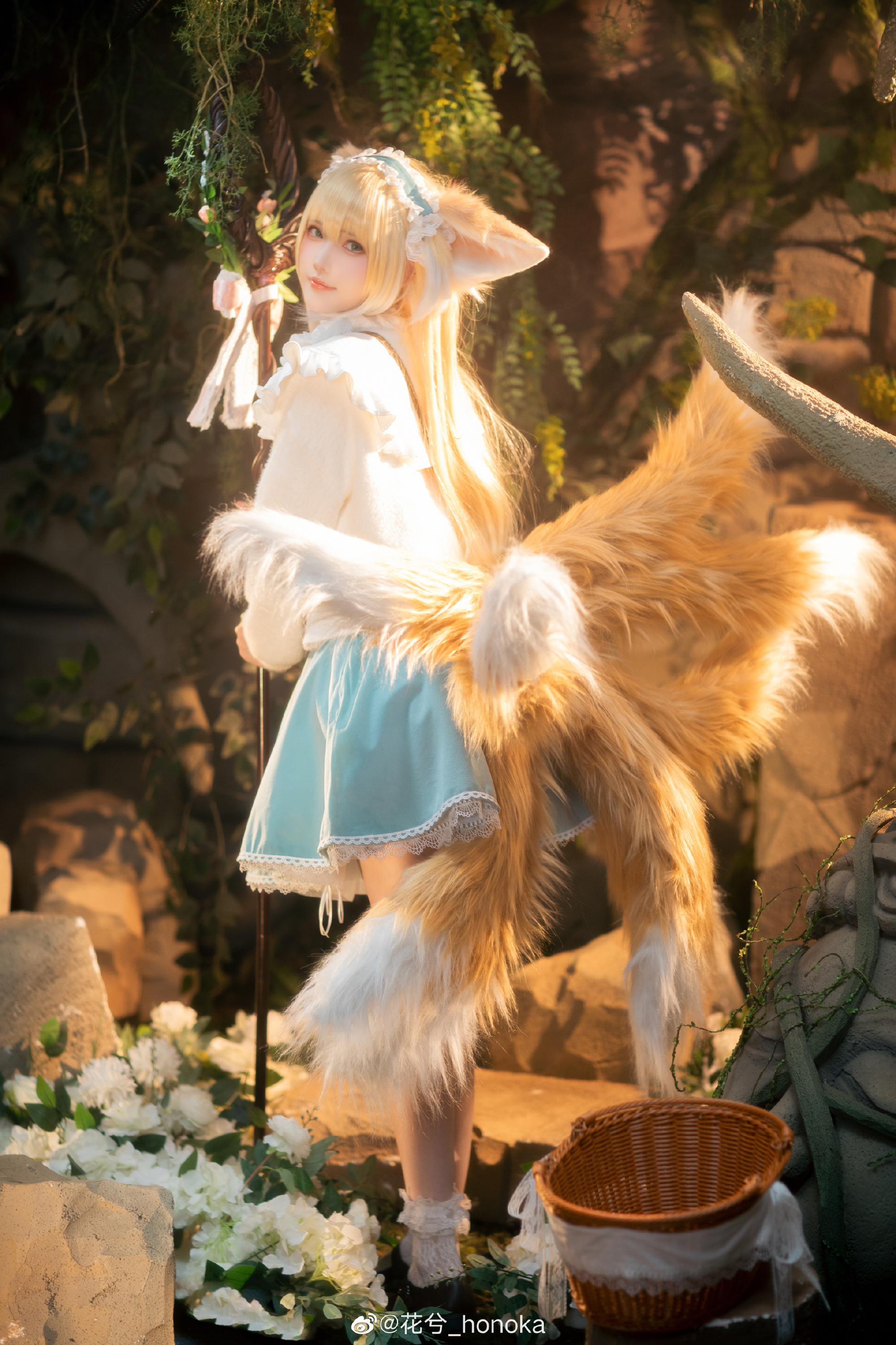 想要摸摸看的人可以不用客气 明日方舟 铃兰 春日颂 @花兮_honoka