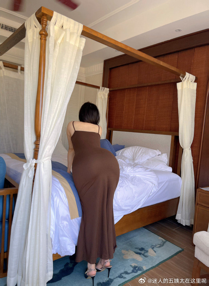 迷人的五姨太个人简介,早期微密圈系列图片赏析-N5次元 迷人的五姨太个人简介,早期微密圈系列图片赏析-N5次元