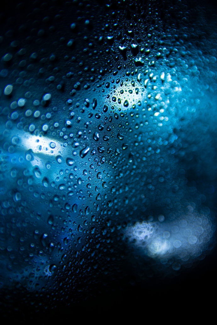 雨水打在玻璃上的静谧·42P