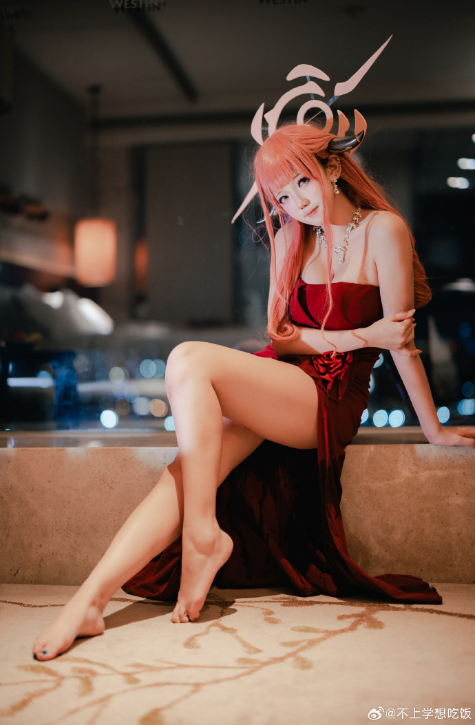 不上学想吃饭 – 蔚蓝档案 阿露你在干嘛……！-N5次元