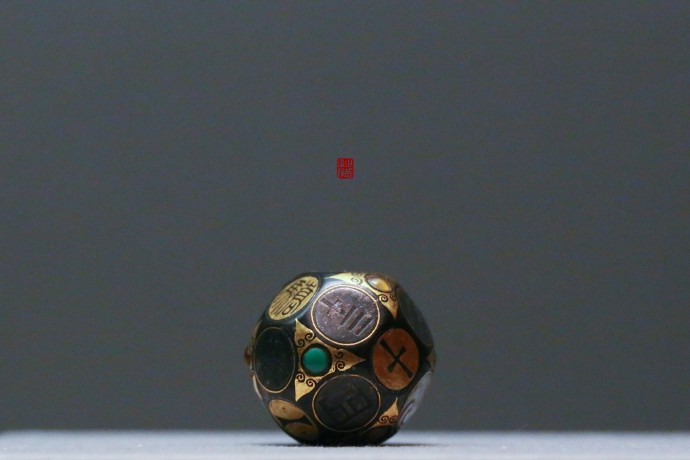 国家博物馆·秦汉文明：鎏金银嵌宝石青铜骰（不赌大点对不起骰子）