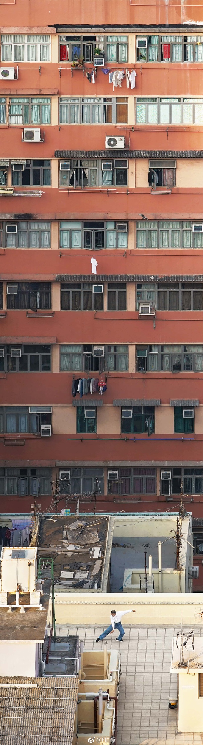 香港的屋顶，已经不能叫第五立面，应该叫第二地面……