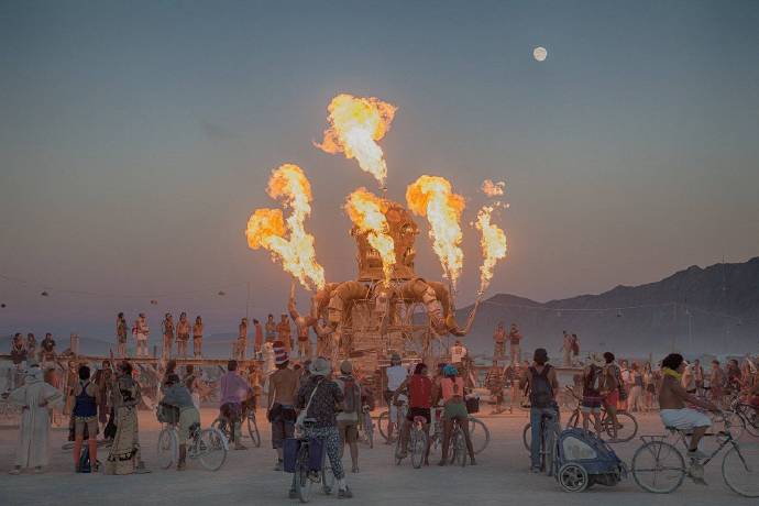 一年一度的美国内华达州黑石沙漠Black Rock Desert火人节又开场了。