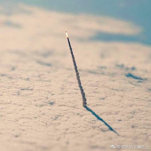 国际空间站上拍太空飞船离开地球的照片～ ​​​​