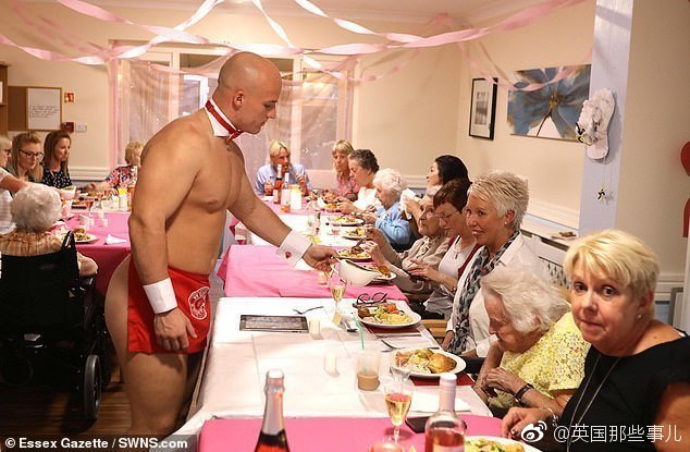 养老院里89岁的老奶奶反复要求“想见小鲜肉”……于是，贴心的护工就给大家准备了一场无比香艳赤鸡的惊喜晚餐